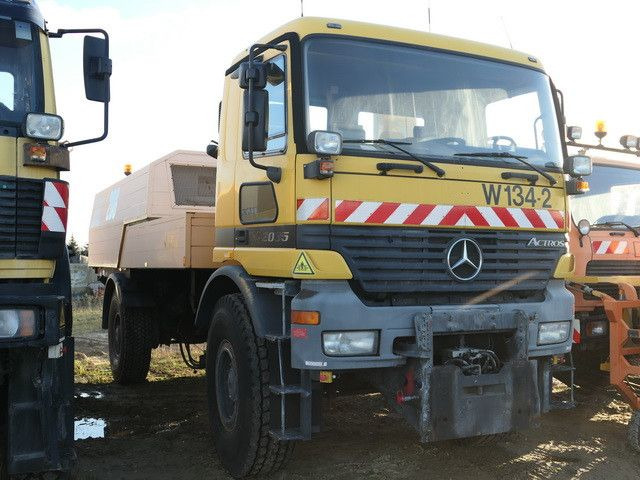 Mercedes-Benz 2035 AK Actros 4x4, Kehrmaschine Schmidt, Allrad - Camion: photos 4 Mercedes-Benz 2035 AK Actros 4x4, Kehrmaschine Schmidt, Allrad - Camion: photos 4