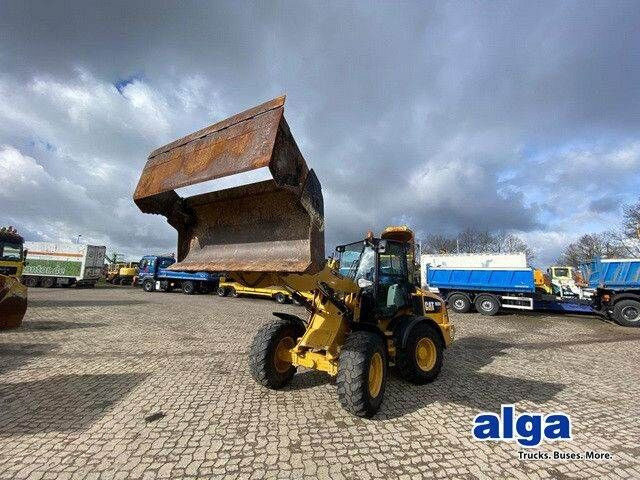 Caterpillar 908M, 4+1 Schaufel, Palettengabel, wenig Std. - Chargeuse sur pneus: photos 1 Caterpillar 908M, 4+1 Schaufel, Palettengabel, wenig Std. - Chargeuse sur pneus: photos 1