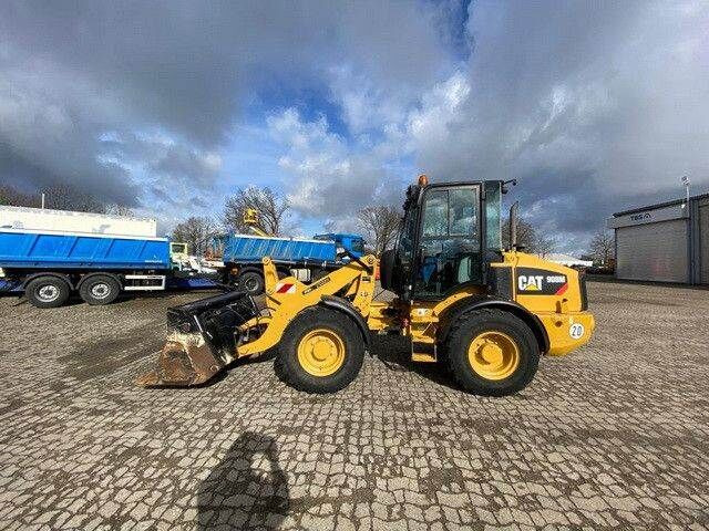 Caterpillar 908M, 4+1 Schaufel, Palettengabel, wenig Std. - Chargeuse sur pneus: photos 2 Caterpillar 908M, 4+1 Schaufel, Palettengabel, wenig Std. - Chargeuse sur pneus: photos 2