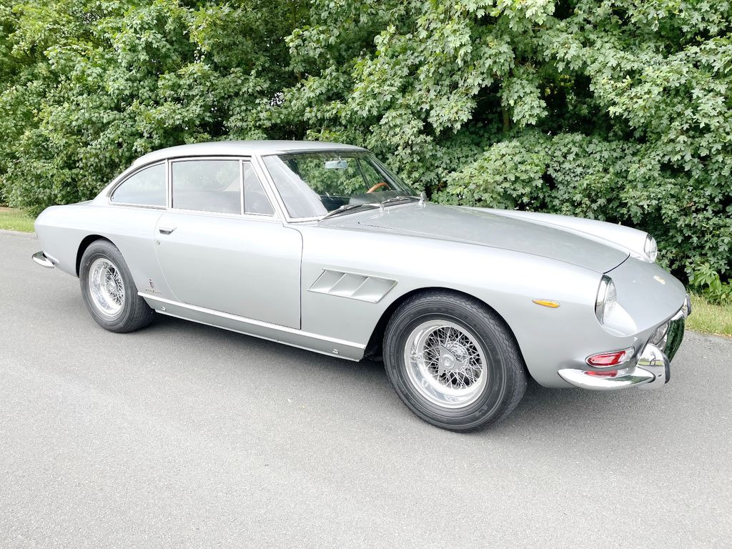 Ferrari 330 GT Coupe 2+2/TÜV neu/H-Zulassung - Voiture: photos 2 Ferrari 330 GT Coupe 2+2/TÜV neu/H-Zulassung - Voiture: photos 2