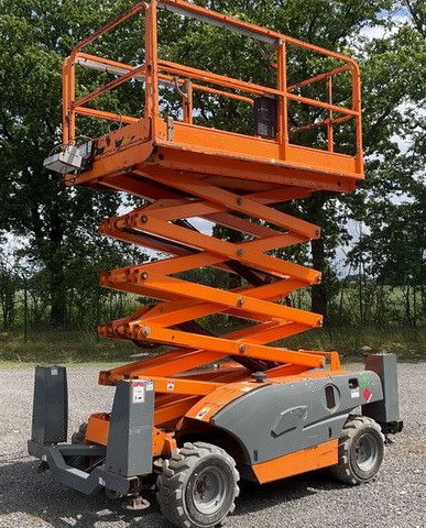Haulotte Compact 12 DX, Geländegängig, Kubota, 12,15m - Camion avec nacelle: photos 2 Haulotte Compact 12 DX, Geländegängig, Kubota, 12,15m - Camion avec nacelle: photos 2