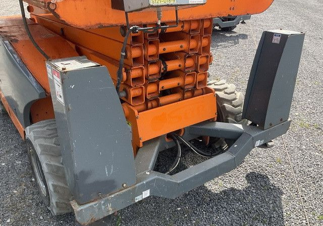 Haulotte Compact 12 DX, Geländegängig, Kubota, 12,15m - Camion avec nacelle: photos 5 Haulotte Compact 12 DX, Geländegängig, Kubota, 12,15m - Camion avec nacelle: photos 5