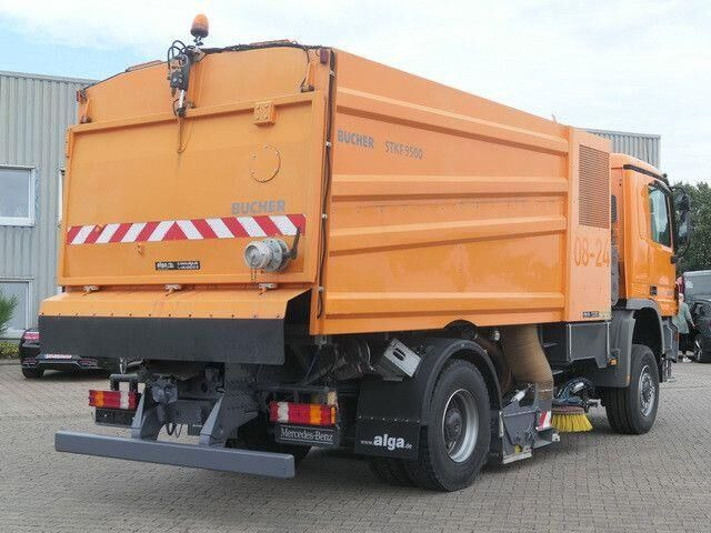 Mercedes-Benz 2032 A Actros 4x4, Bucher STKF 9500, Airport, AC - Balayeuse de voirie: photos 3 Mercedes-Benz 2032 A Actros 4x4, Bucher STKF 9500, Airport, AC - Balayeuse de voirie: photos 3