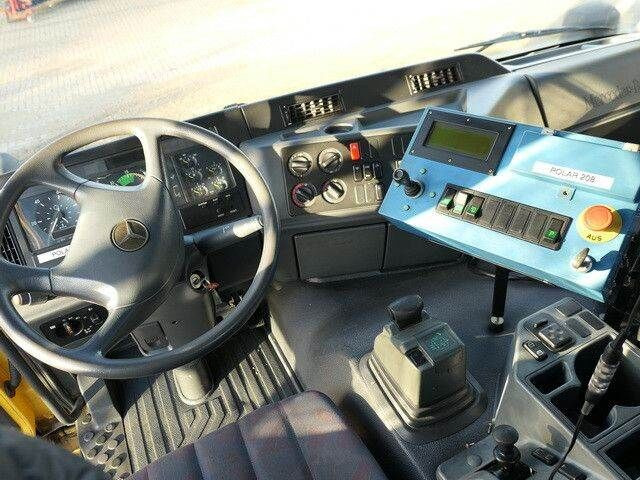 Engin de déneigement Mercedes-Benz 2035 AK Actros 4x4, Kehrmaschine Schmidt, Allrad: photos 12 Engin de déneigement Mercedes-Benz 2035 AK Actros 4x4, Kehrmaschine Schmidt, Allrad: photos 12