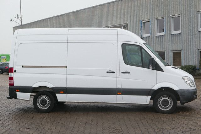 Mercedes-Benz 213 CDI Sprinter 4x2, Klima, 3. Sitz, Holzausbau - Fourgonnette: photos 2 Mercedes-Benz 213 CDI Sprinter 4x2, Klima, 3. Sitz, Holzausbau - Fourgonnette: photos 2