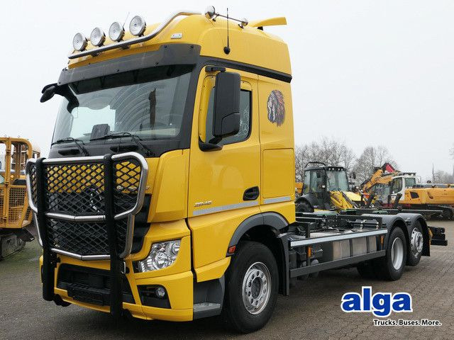 Mercedes-Benz 2546 L 6x2, MP4, 2x Schlafliege, Bullfänger, AC - Camion porte-conteneur/ Caisse mobile: photos 1 Mercedes-Benz 2546 L 6x2, MP4, 2x Schlafliege, Bullfänger, AC - Camion porte-conteneur/ Caisse mobile: photos 1