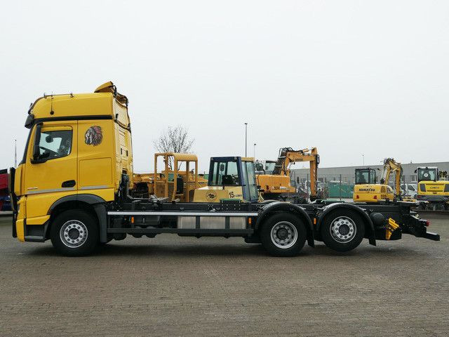 Mercedes-Benz 2546 L 6x2, MP4, 2x Schlafliege, Bullfänger, AC - Camion porte-conteneur/ Caisse mobile: photos 2 Mercedes-Benz 2546 L 6x2, MP4, 2x Schlafliege, Bullfänger, AC - Camion porte-conteneur/ Caisse mobile: photos 2