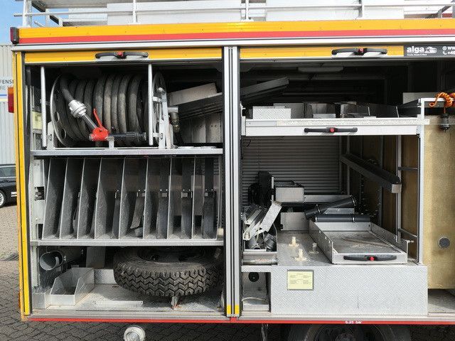 Mercedes-Benz 814 D/Feuerwehr/Metz/Wassertank/Pumpe - Camion de pompier: photos 3 Mercedes-Benz 814 D/Feuerwehr/Metz/Wassertank/Pumpe - Camion de pompier: photos 3