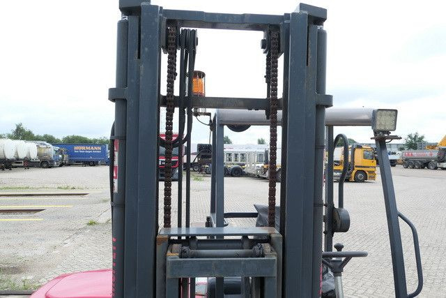 Moffett M4 25.3, Mitnahmestapler, 2.500kg, 3m Hubhöhe - Chariot embarqué: photos 5 Moffett M4 25.3, Mitnahmestapler, 2.500kg, 3m Hubhöhe - Chariot embarqué: photos 5
