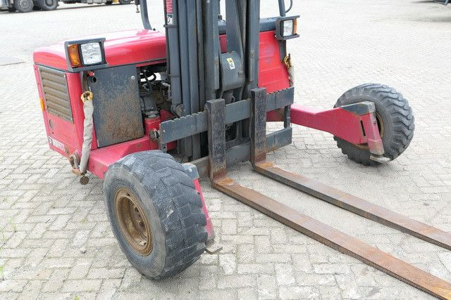 Moffett M4 25.3, Mitnahmestapler, 2.500kg, 3m Hubhöhe - Chariot embarqué: photos 4 Moffett M4 25.3, Mitnahmestapler, 2.500kg, 3m Hubhöhe - Chariot embarqué: photos 4