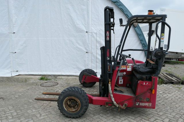 Moffett M4 25.3, Mitnahmestapler, 2.500kg, 3m Hubhöhe - Chariot embarqué: photos 2 Moffett M4 25.3, Mitnahmestapler, 2.500kg, 3m Hubhöhe - Chariot embarqué: photos 2