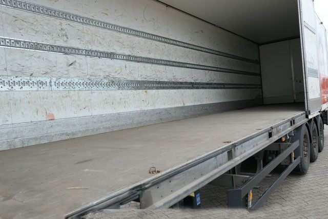 Schmitz Cargobull SKO 24, Faltwand, Seitentüren,Isoliert,Luft-Lift - Semi-remorque fourgon: photos 3 Schmitz Cargobull SKO 24, Faltwand, Seitentüren,Isoliert,Luft-Lift - Semi-remorque fourgon: photos 3