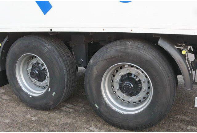 Sommer 2-Achser, elektr. Rolltor, BPW, 11.000mm lang - Semi-remorque fourgon: photos 4 Sommer 2-Achser, elektr. Rolltor, BPW, 11.000mm lang - Semi-remorque fourgon: photos 4