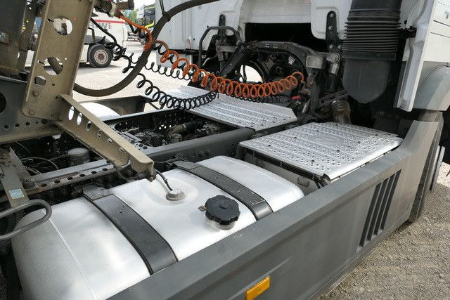 Mercedes-Benz 1843 LS Actros, MP4, Retarder, 2x Tank, Spoiler - Tracteur routier: photos 5 Mercedes-Benz 1843 LS Actros, MP4, Retarder, 2x Tank, Spoiler - Tracteur routier: photos 5