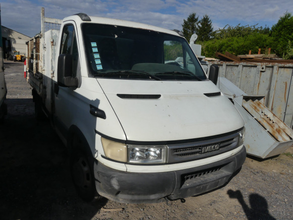 Camionnette benne basculante Iveco 35C10 (2006-196.690 km) - Véhicule utilitaire benne: photos 2 Camionnette benne basculante Iveco 35C10 (2006-196.690 km) - Véhicule utilitaire benne: photos 2
