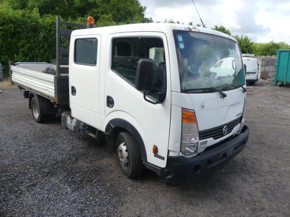 Camionnette double cabine et benne tri benne Nissan Cabstar (2009-215.641 km) - Camion benne: photos 2 Camionnette double cabine et benne tri benne Nissan Cabstar (2009-215.641 km) - Camion benne: photos 2