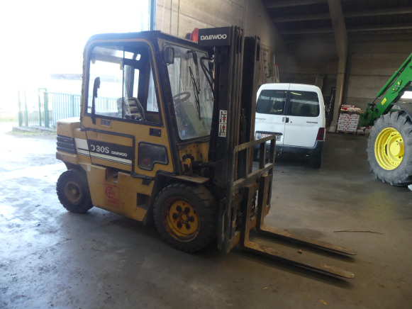 Chariot élévateur Daewoo D3QS-2 - Chariot élévateur: photos 4 Chariot élévateur Daewoo D3QS-2 - Chariot élévateur: photos 4
