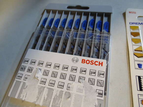 Coffret de 10 lames basic métal BOSCH T18A, T18B, T18G, Divers - Matériel de chantier: photos 3 Coffret de 10 lames basic métal BOSCH T18A, T18B, T18G, Divers - Matériel de chantier: photos 3