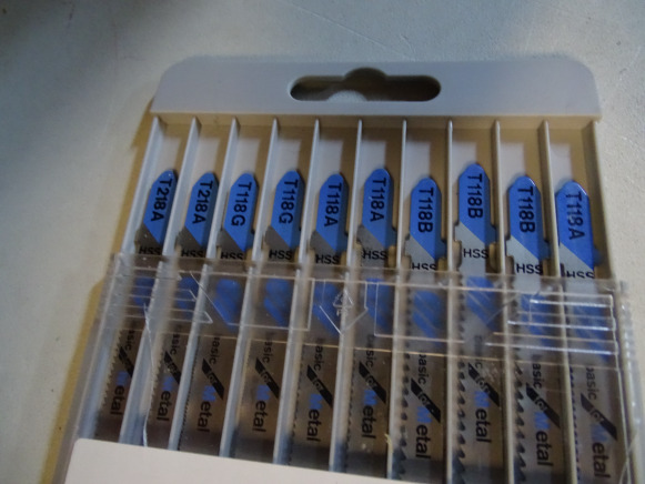 Coffret de 10 lames basic métal BOSCH T18A, T18B, T18G, Divers - Matériel de chantier: photos 2 Coffret de 10 lames basic métal BOSCH T18A, T18B, T18G, Divers - Matériel de chantier: photos 2