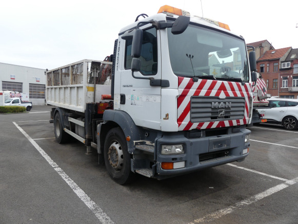 REF:10231 - Camion benne avec grue MAN TGM 18.240(VIN: WMAN08ZZ89Y231476) - Camion benne, Camion grue: photos 2 REF:10231 - Camion benne avec grue MAN TGM 18.240(VIN: WMAN08ZZ89Y231476) - Camion benne, Camion grue: photos 2