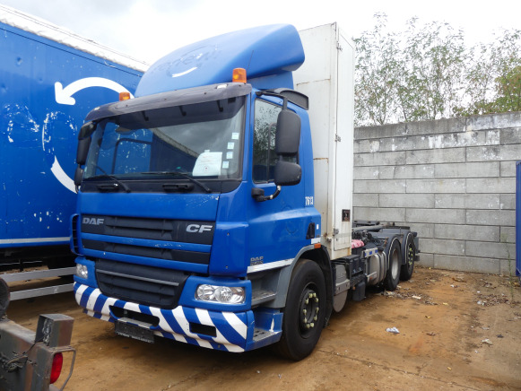 REF:7613 - Camion porte-container DAF FANCF 75 (2012-387.577 km) - Camion ampliroll: photos 1 REF:7613 - Camion porte-container DAF FANCF 75 (2012-387.577 km) - Camion ampliroll: photos 1