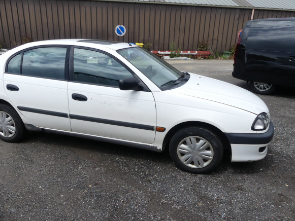 REF:DBB024 - Voiture Toyota Avensis (1998-172.549 km) - Voiture: photos 3 REF:DBB024 - Voiture Toyota Avensis (1998-172.549 km) - Voiture: photos 3