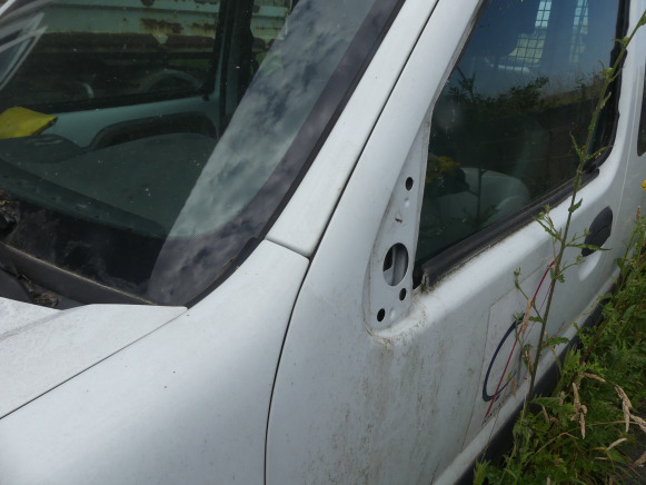 REF:Immatriculée sous : SXP067 - Voiture Renault - Utilitaire double cabine: photos 3 REF:Immatriculée sous : SXP067 - Voiture Renault - Utilitaire double cabine: photos 3