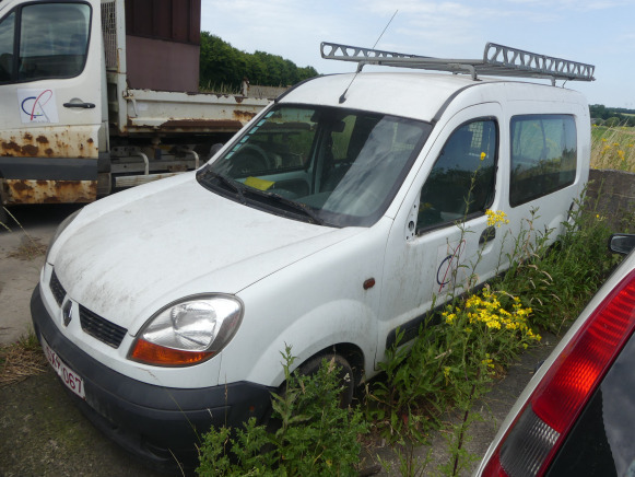 REF:Immatriculée sous : SXP067 - Voiture Renault - Utilitaire double cabine: photos 2 REF:Immatriculée sous : SXP067 - Voiture Renault - Utilitaire double cabine: photos 2