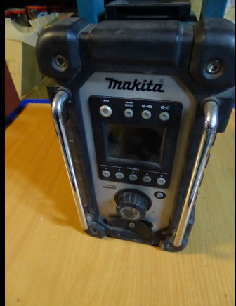 Radio MAKITA DMR112 IP64 Bluetooth DAB+ - Balayeuse industrielle: photos 2 Radio MAKITA DMR112 IP64 Bluetooth DAB+ - Balayeuse industrielle: photos 2