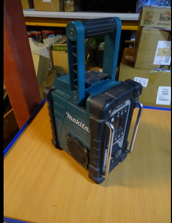 Radio MAKITA DMR112 IP64 Bluetooth DAB+ - Balayeuse industrielle: photos 1 Radio MAKITA DMR112 IP64 Bluetooth DAB+ - Balayeuse industrielle: photos 1