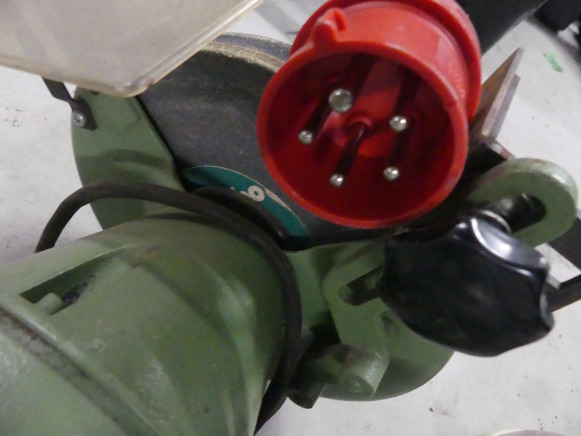 Touret à meuler double tété Métabo DS 7226D, Table de travail pliante Black&Decker (9714-040) - Machine à métaux: photos 5 Touret à meuler double tété Métabo DS 7226D, Table de travail pliante Black&Decker (9714-040) - Machine à métaux: photos 5