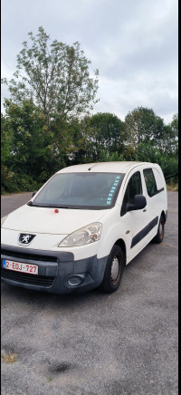 Voiture Peugeot Partner (2011-171.000 km-VIN:VF37F9HXCBJ532637) - Fourgonnette: photos 1 Voiture Peugeot Partner (2011-171.000 km-VIN:VF37F9HXCBJ532637) - Fourgonnette: photos 1