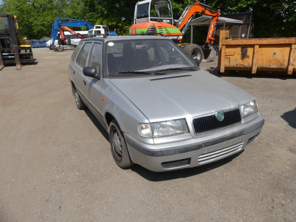 Voiture Skoda Felicia Break (1999-134.345 km) - Voiture: photos 2 Voiture Skoda Felicia Break (1999-134.345 km) - Voiture: photos 2