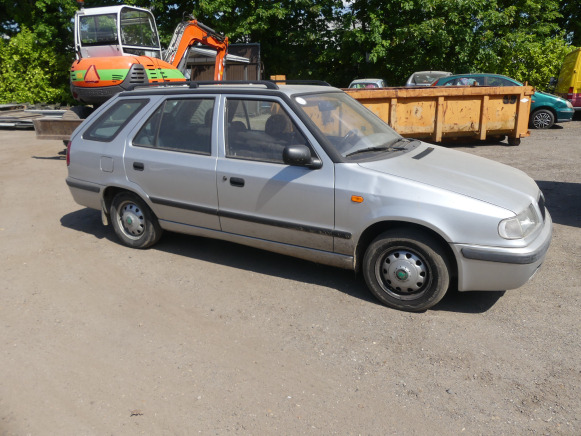 Voiture Skoda Felicia Break (1999-134.345 km) - Voiture: photos 3 Voiture Skoda Felicia Break (1999-134.345 km) - Voiture: photos 3