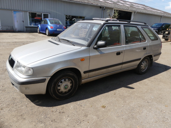 Voiture Skoda Felicia Break (1999-134.345 km) - Voiture: photos 1 Voiture Skoda Felicia Break (1999-134.345 km) - Voiture: photos 1