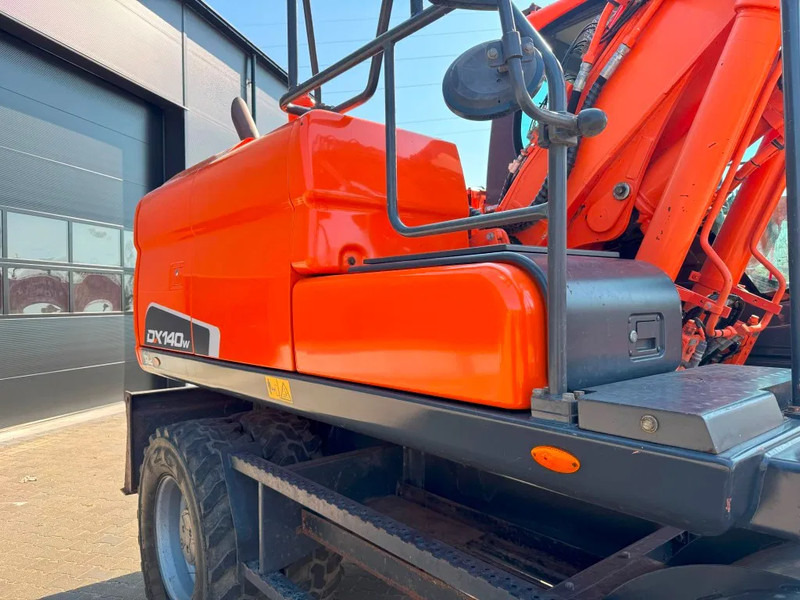 Doosan DX140-3 6000 uur ! NL Machine - Pelle sur pneus: photos 5 Doosan DX140-3 6000 uur ! NL Machine - Pelle sur pneus: photos 5