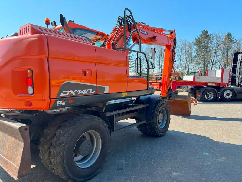 Doosan DX140-3 6000 uur ! NL Machine - Pelle sur pneus: photos 4 Doosan DX140-3 6000 uur ! NL Machine - Pelle sur pneus: photos 4