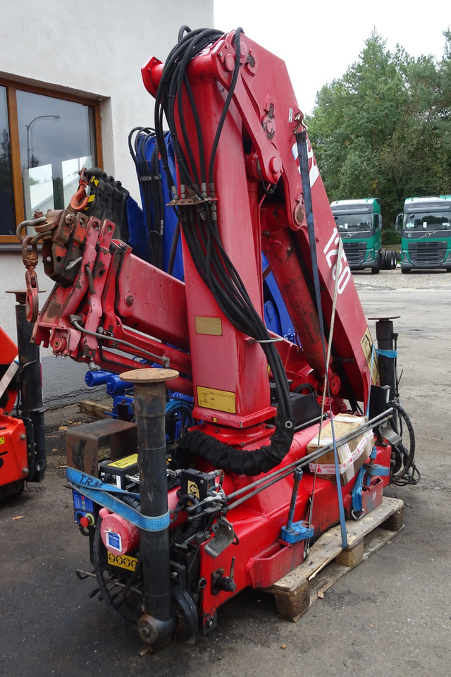 HMF 1250 K3 crane with remote control, 15 m, Funk, Ladekran, Kran PALFINGER - Grue auxiliaire: photos 4 HMF 1250 K3 crane with remote control, 15 m, Funk, Ladekran, Kran PALFINGER - Grue auxiliaire: photos 4