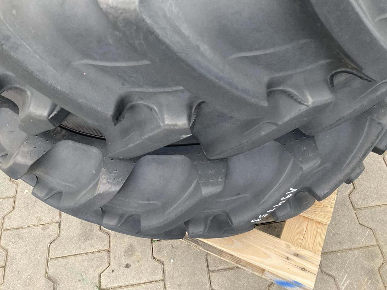 Alliance 280/85R28 - Pneu pour Machine agricole: photos 2 Alliance 280/85R28 - Pneu pour Machine agricole: photos 2