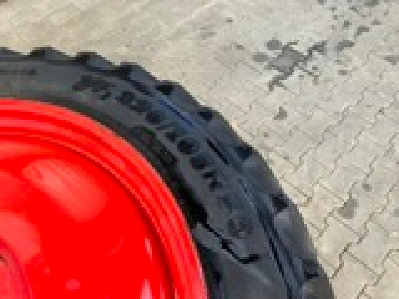 Alliance 320/105R50 - Pneu pour Machine agricole: photos 2 Alliance 320/105R50 - Pneu pour Machine agricole: photos 2