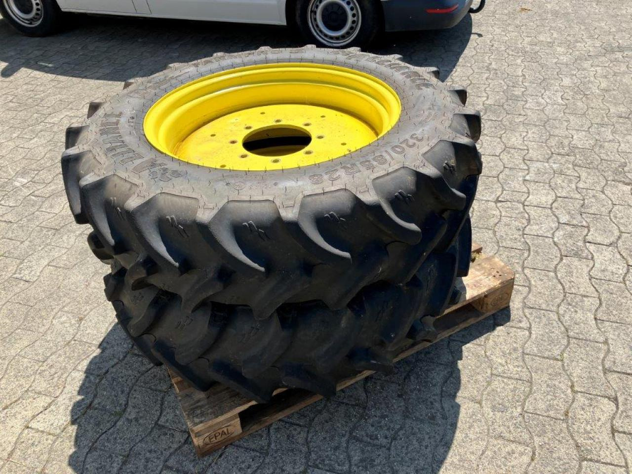 Alliance 320/85R28 - Pneu pour Machine agricole: photos 2 Alliance 320/85R28 - Pneu pour Machine agricole: photos 2