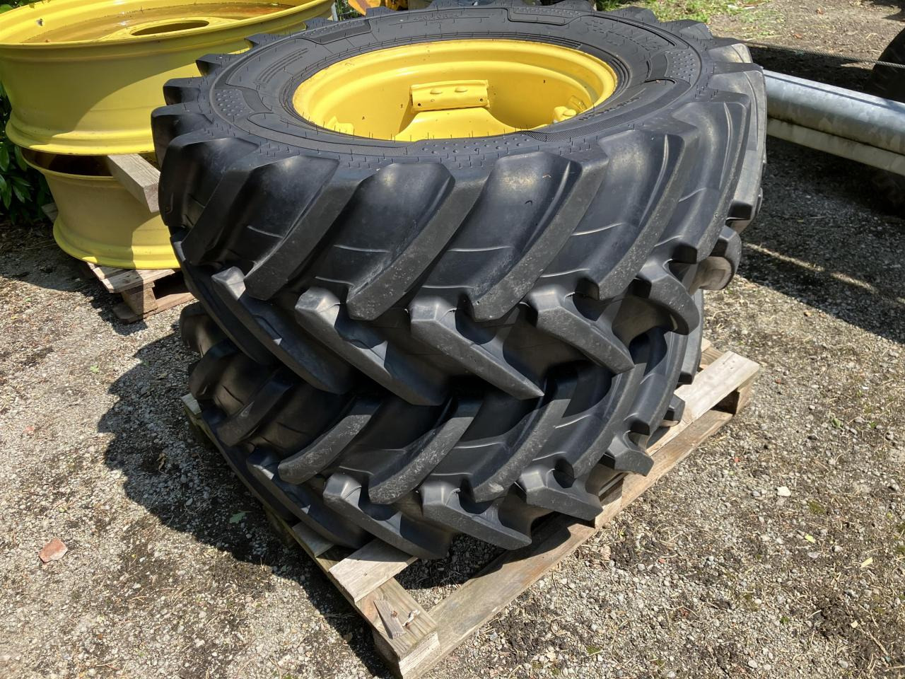 Alliance 420/70-24 - Pneu pour Machine agricole: photos 1 Alliance 420/70-24 - Pneu pour Machine agricole: photos 1