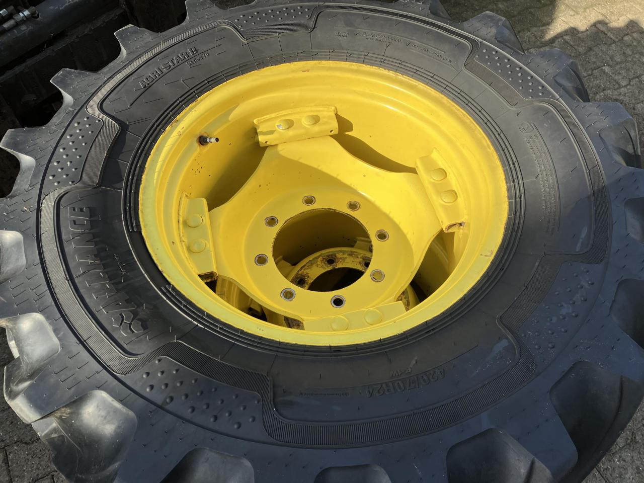 Alliance 420/70R24 - Pneu pour Machine agricole: photos 2 Alliance 420/70R24 - Pneu pour Machine agricole: photos 2