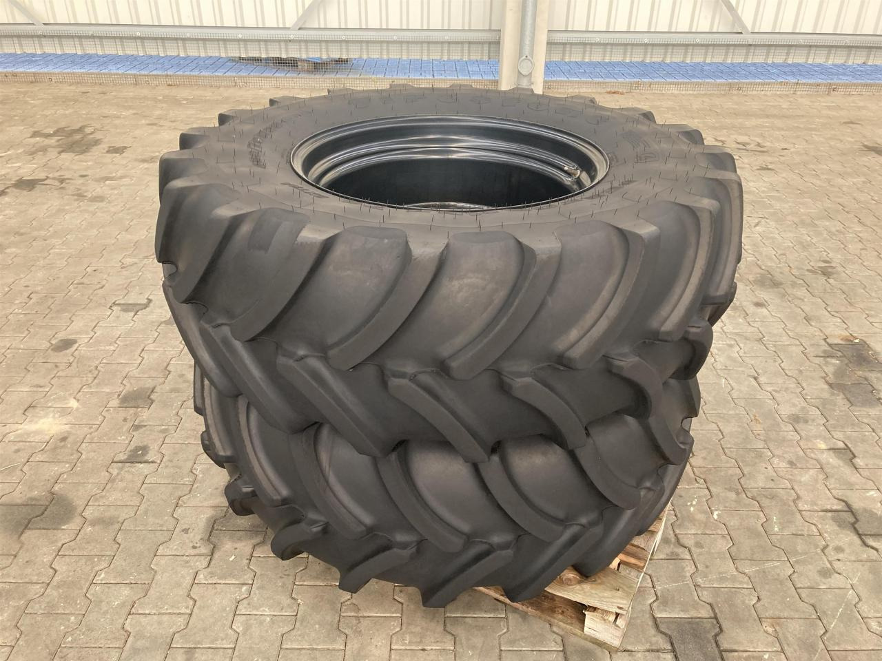 Alliance 480R30 & 520R42 - Pneu pour Machine agricole: photos 2 Alliance 480R30 & 520R42 - Pneu pour Machine agricole: photos 2