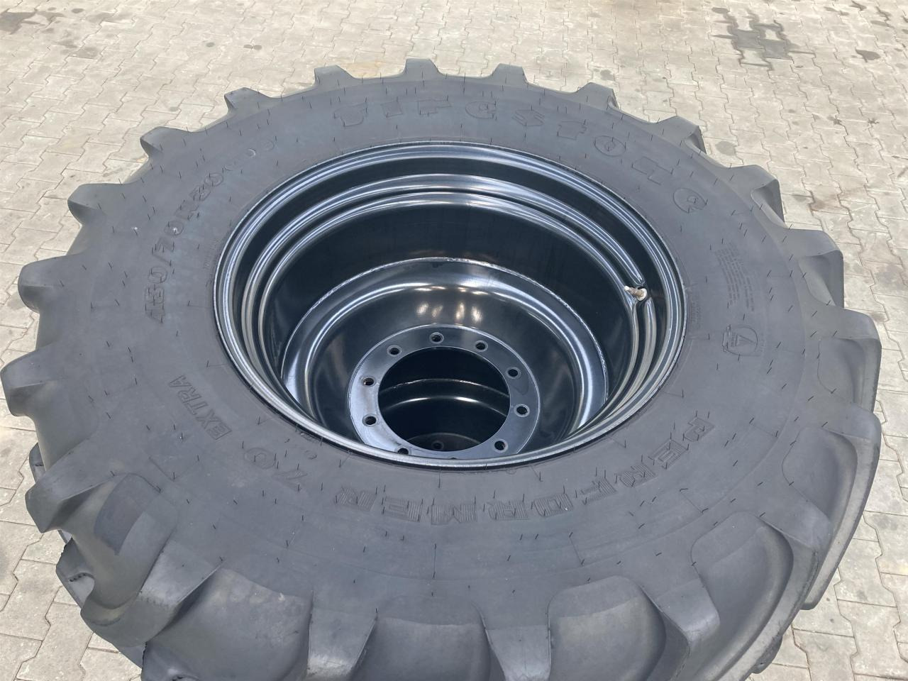 Alliance 480R30 & 520R42 - Pneu pour Machine agricole: photos 3 Alliance 480R30 & 520R42 - Pneu pour Machine agricole: photos 3