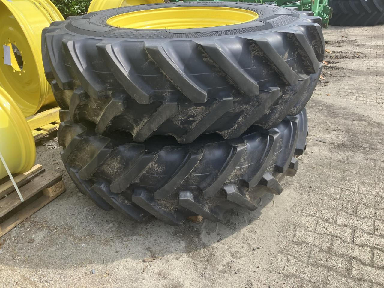 Alliance 520/85-38 - Pneu pour Machine agricole: photos 1 Alliance 520/85-38 - Pneu pour Machine agricole: photos 1