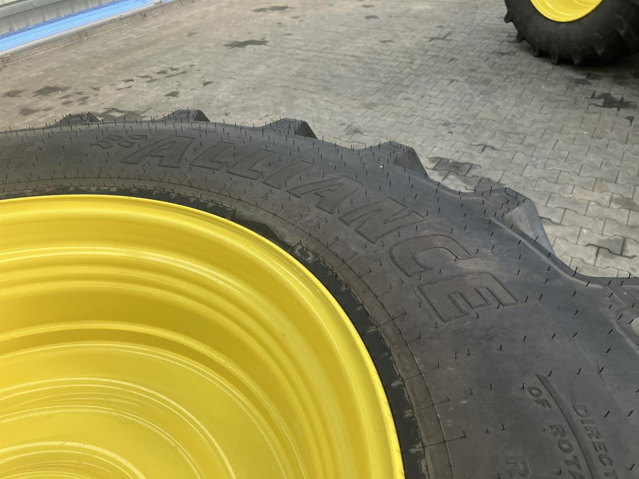 Alliance 520/85R38 - Pneu pour Machine agricole: photos 4 Alliance 520/85R38 - Pneu pour Machine agricole: photos 4