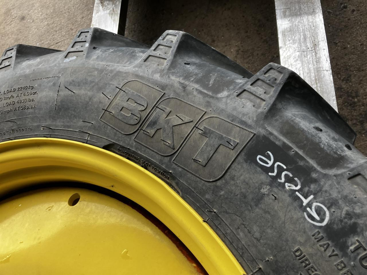 BKT 270/95R32 - Pneu pour Machine agricole: photos 3 BKT 270/95R32 - Pneu pour Machine agricole: photos 3