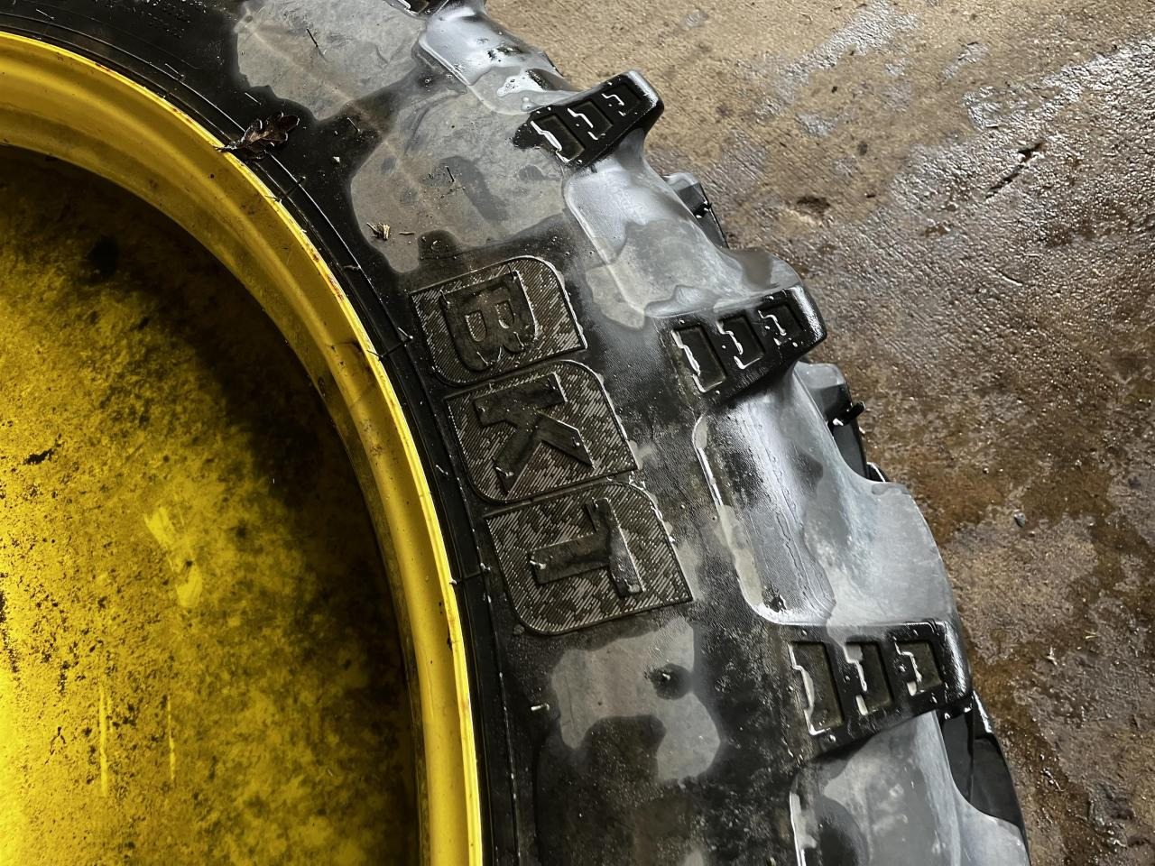 BKT 270/95R48 - Pneu pour Machine agricole: photos 4 BKT 270/95R48 - Pneu pour Machine agricole: photos 4