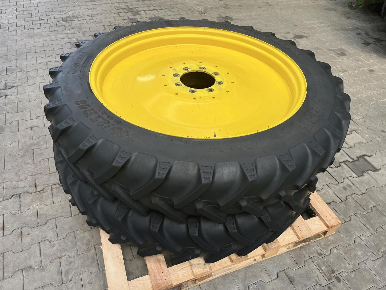 BKT 340/85R48 - Pneu pour Machine agricole: photos 1 BKT 340/85R48 - Pneu pour Machine agricole: photos 1